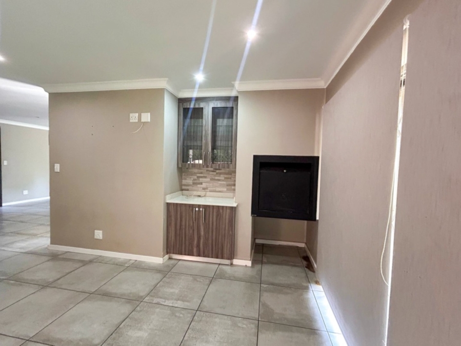 3 Bedroom Property for Sale in Van Der Hoff Park North West